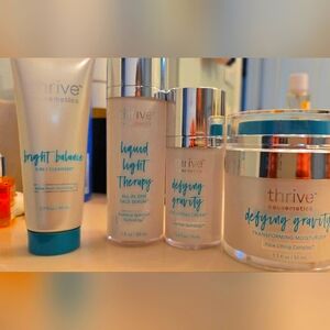 Thrive Causemetics Skincare Set - White and Silver